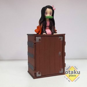 Figura Nezuko pequeña con la caja